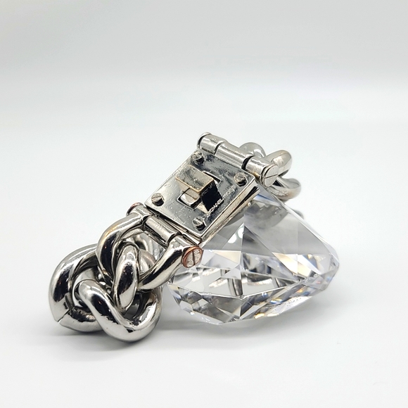 Michael Kors Chunky Twist-Lock Wide Chain Bracelet! Shiny Silver! - Picture 4 of 15